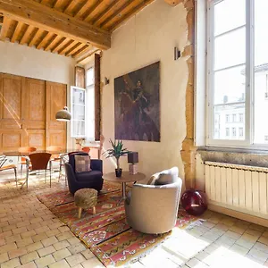 luckey-homes-6-place-saint-jean.hotels-rhonealpes.com/